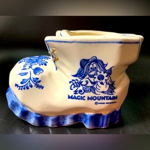 Vintage Ash Tray Boot Magic Mountain Souvenir White Blue Lace Up Floral